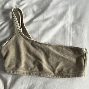 TNA ONE SHOULDER CROPPED TOP